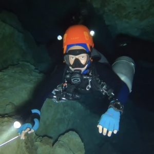 YE3T-39UQ-KMVU-FRZM-Ernesto